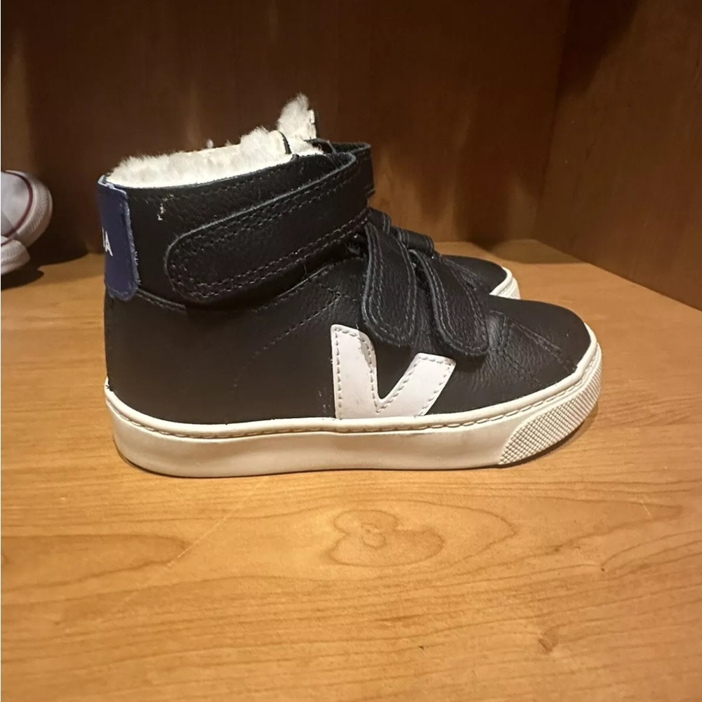 Veja leather boots shearling  inside size 28